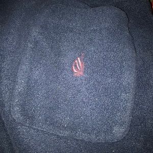 Blue and red Nautica symbol on the pocket,